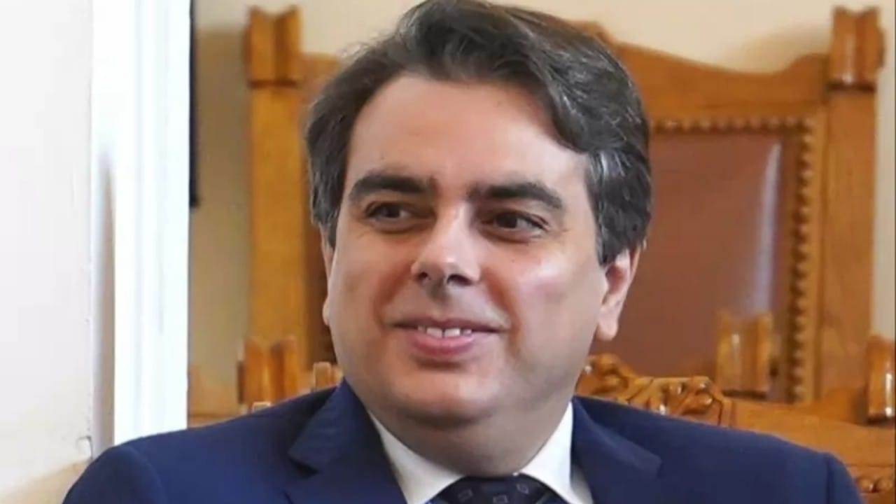 Ококореното кречетало си изгражда “държава в държавата”