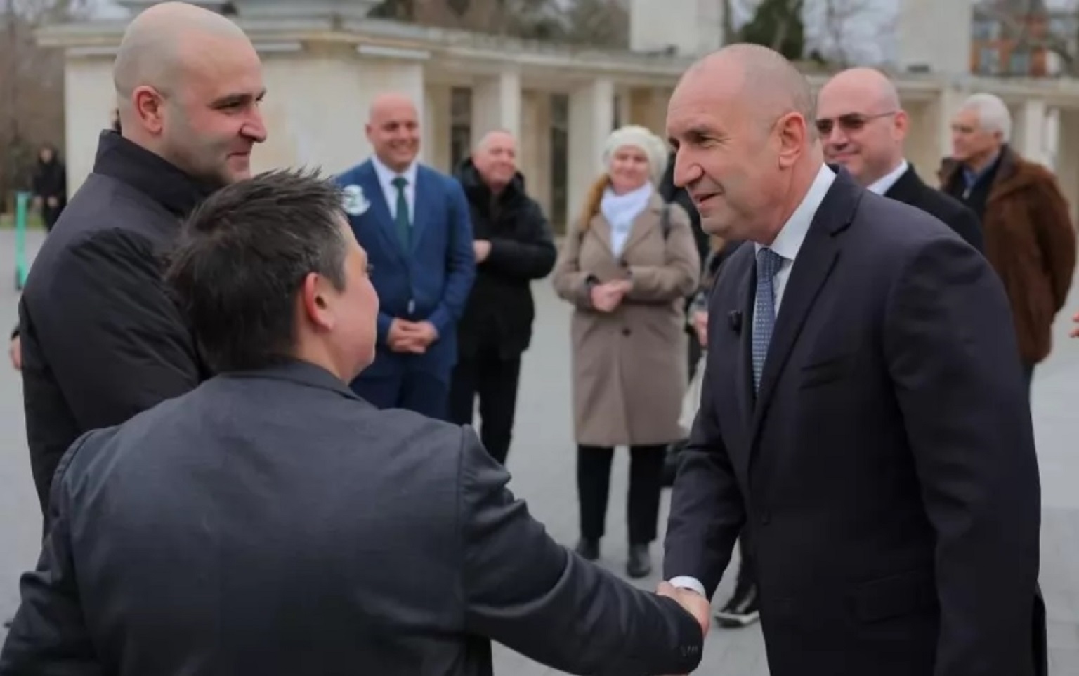 Лъжа без лъгане, или как Радев събра нереални очаквания